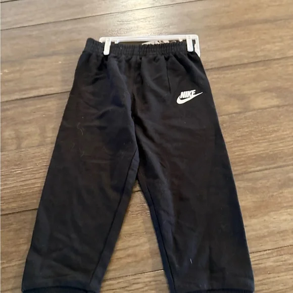 Nike Green Camo Baby Bodysuit with Black Pants - Picture 4 of 5